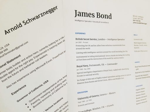 Twee personen aan een vergadertafel tijdens een sollicitatiegesprek over salaris
