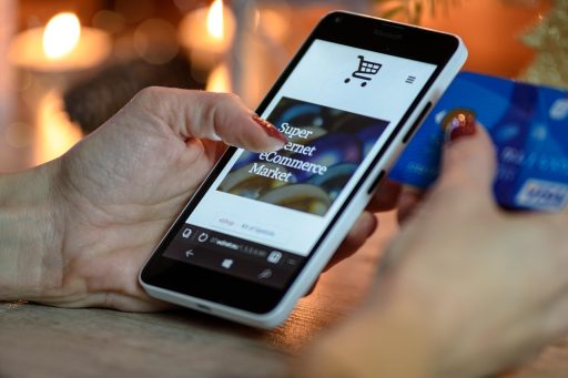 Smartphone met een App Store-betaalscherm voor in-app aankopen